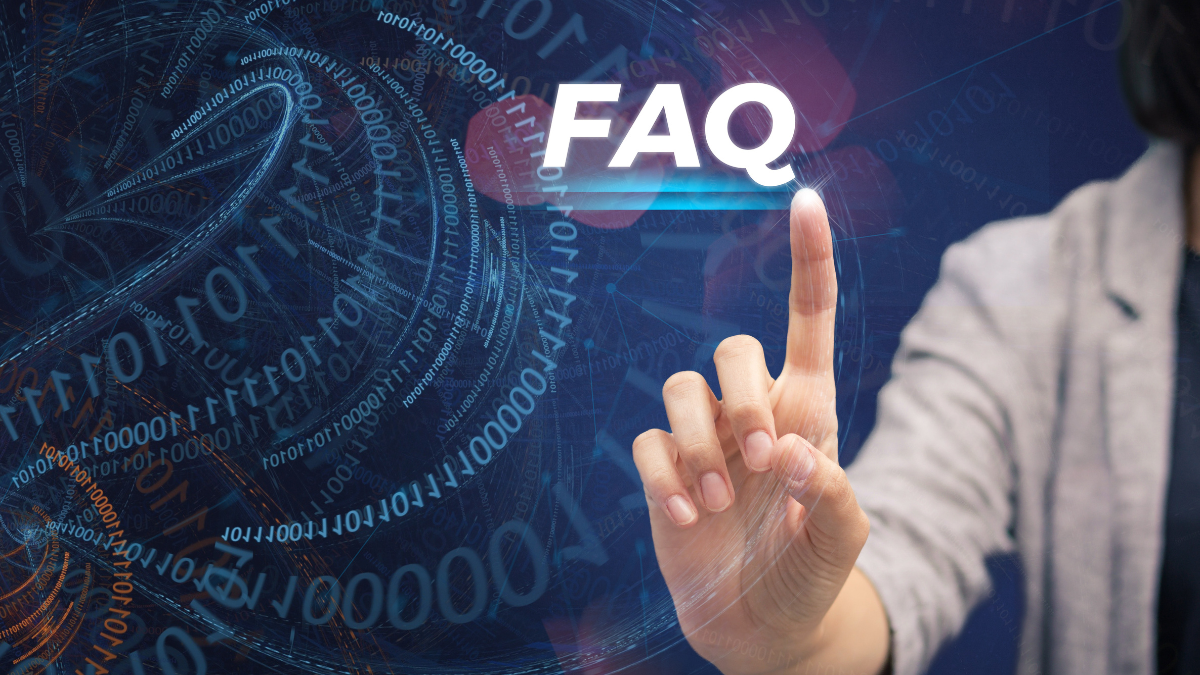 Kobieca dłoń wskazująca palcem napis FAQ na tle z kodem binarnym